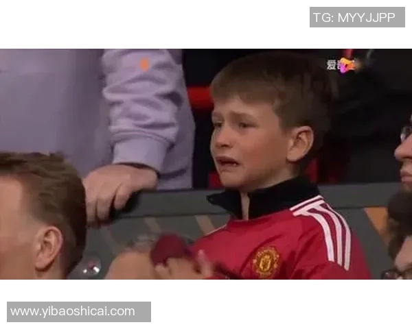 中超精彩对决里昂大胜曼联三球绝杀瞬间引发全场狂欢